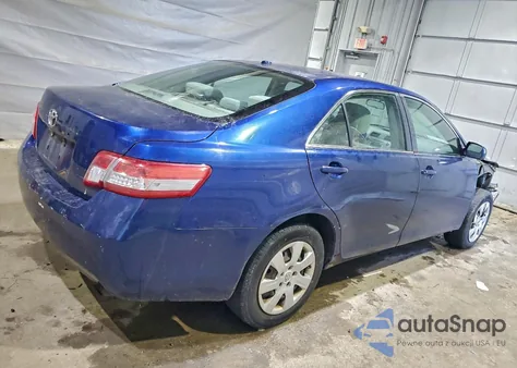 2010 Toyota Camry Base z USA, uszkodzony, nr VIN 4T1BF3EK4AU536359